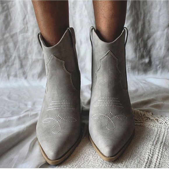 🆕The Tasha// Grey western style boot soft vegan leather - Picture 3 of 9